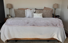 Load image into Gallery viewer, Tan frosted Sydney