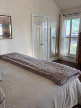 Load image into Gallery viewer, Tan frosted Sydney