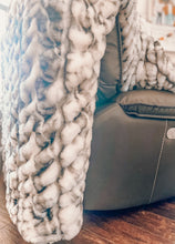 Load image into Gallery viewer, Husky milan