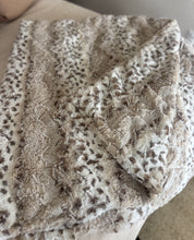 Load image into Gallery viewer, Taupe Wild Lynx
